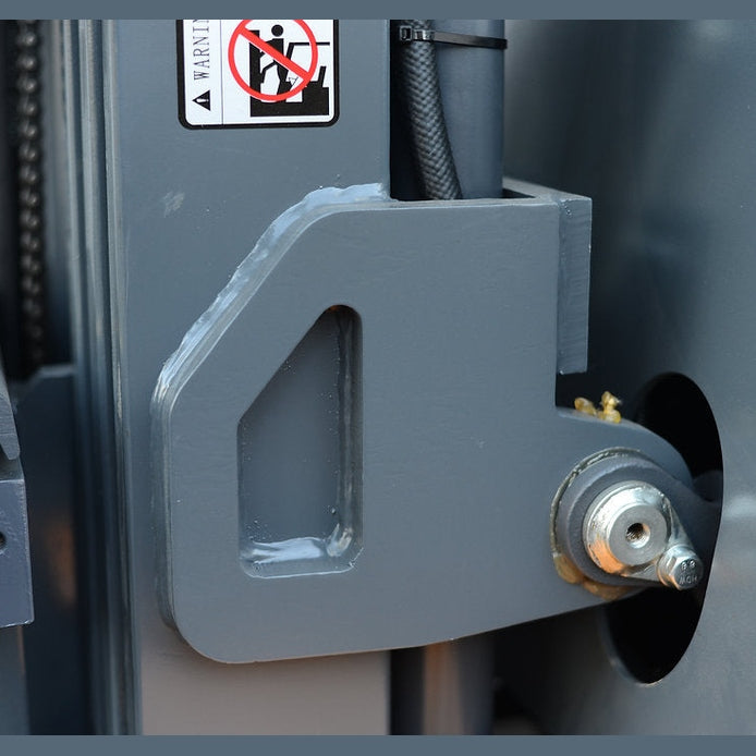 Welded steel mast bracket on EK16A-216Li with no-rider warning sticker