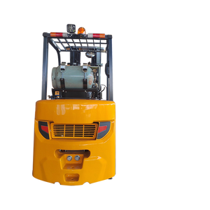 EKKO EK25SLP cushion-tire LPG forklift, direct rear view with amber rotating beacon and rear taillights