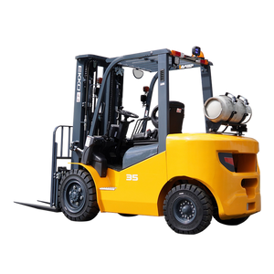 EKKO EK35LP yellow LPG forklift with rear-mounted propane tank, three-quarter view